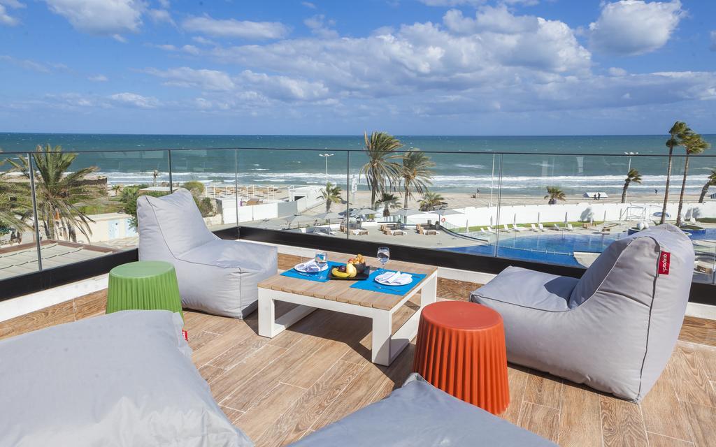 Sousse Pearl Marriott Resort & Spa Exterior foto Rooftop pool at the hotel