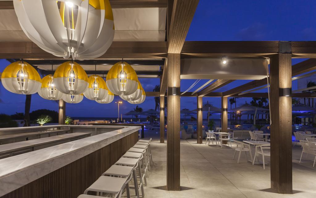 Sousse Pearl Marriott Resort & Spa Exterior foto The bar at the rooftop