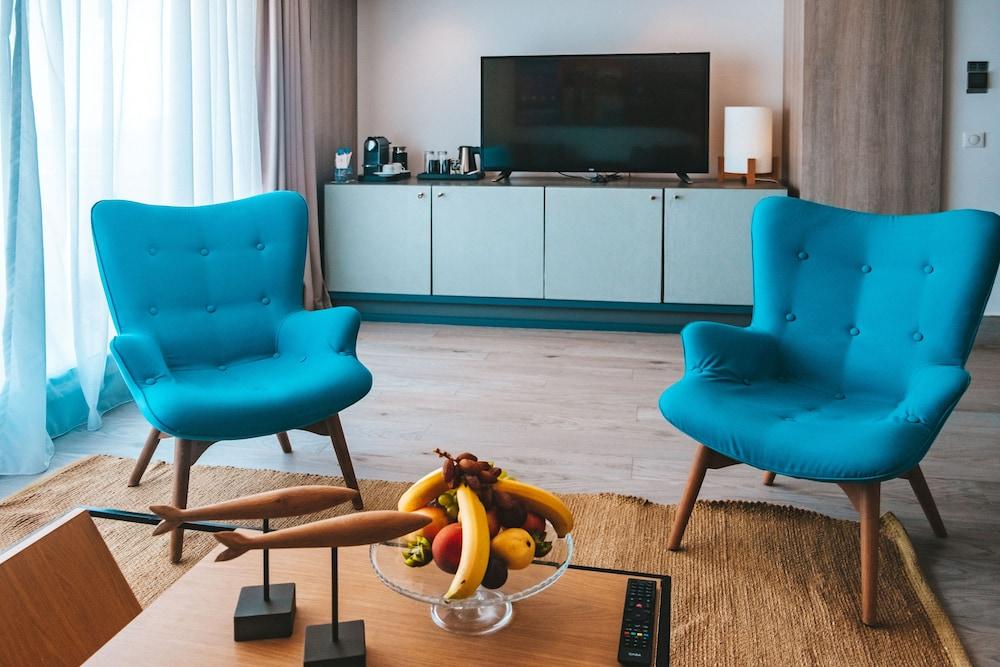 Sousse Pearl Marriott Resort & Spa Exterior foto A living room with a television