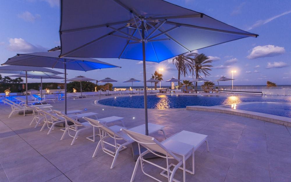 Sousse Pearl Marriott Resort & Spa Exterior foto The pool at the hotel