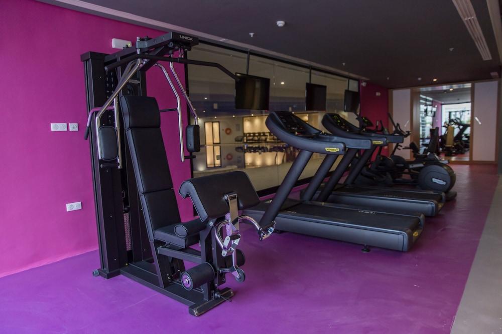Sousse Pearl Marriott Resort & Spa Exterior foto The gym at the Virgin Money Lounge at Manchester Airport
